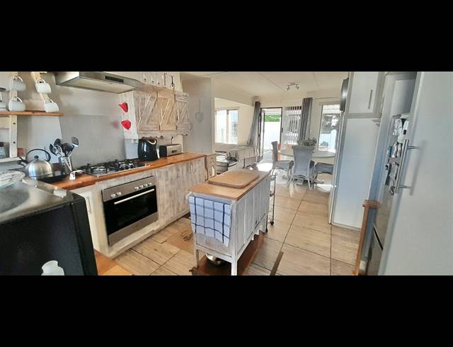2 BEDROOM TOWNHOUSE FOR SALE IN PARADISE BEACH